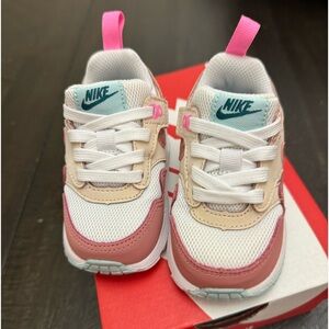 Adorable kids AirMax brand new they were too small 😟